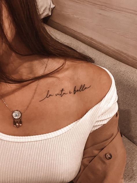 Elegant Quoted Collarbone Tattoo Clavicle Tattoos For Women Quotes, Collar Bone Tattoo Quotes, Top Of Shoulder Tattoo, Tattoo Spine, Clavicle Tattoo, Italian Tattoos, Collarbone Tattoo, Bone Tattoo, Bone Tattoos