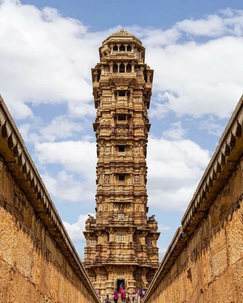 Chittorgarh Fort, History Of India, Visit India, India India, Indian Architecture, Rajasthan India, India Travel, Drawing Techniques, Art And Architecture