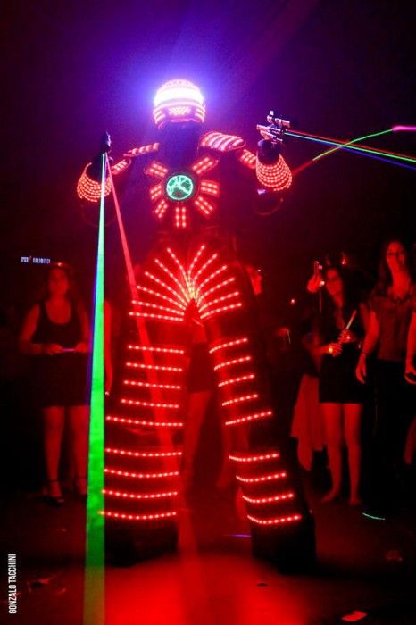 Led Robot Quince, Party Robot Quince, Quince Robots, Robot Quince, Surprise Dance Outfits, Led Robot, Quince Themes, 17th Birthday Ideas, Surprise Dance