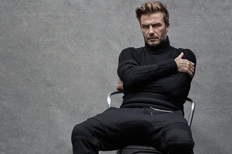 Wd discuss roll neck style in 2016 and how to wear chunky roll neck sweaters in this guide on How to Wear the Roll Neck Jumper. David Beckham Suit, Gentlemen Club, David Beckham Style, Roll Neck Sweater, Golf Fashion, David Beckham, Gentleman Style, Mens Fashion Trends, Roll Neck