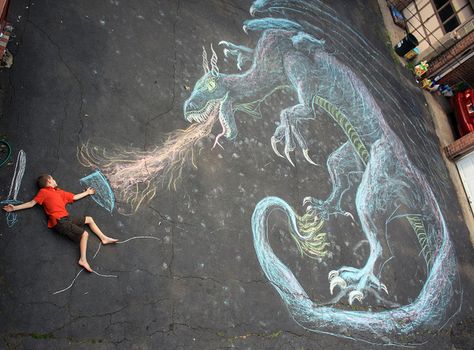 i think this could be so cool for an art class! get the kids in groups and let them design a picture that includes all of them! Photo Illusion, Chalk Photography, Chalk Pictures, Chalk Photos, Animation Photo, Sidewalk Chalk Art, Sidewalk Art, Chalk Drawings, Sidewalk Chalk