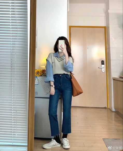 Korean Campus Outfit, Campus Outfit Casual, Campus Outfit, Neat Casual Outfits, Korean Outfit Street Styles, Western Wear Outfits, Korean Casual Outfits, Trendy Fashion Tops, Casual Day Outfits