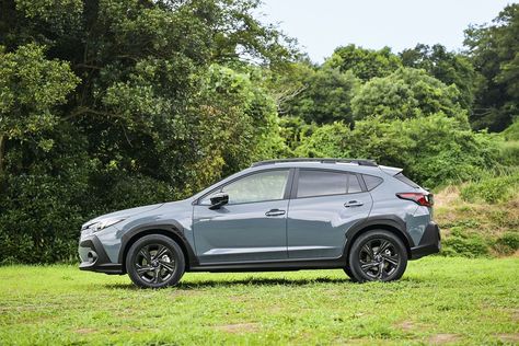 The new generation of the subcompact SUV will arrive sometime next year and has upgraded driver-assistance features and a bigger touchscreen. Black Cladding, Subcompact Suv, Mid Size Sedan, Subaru Cars, Subaru Crosstrek, Blue Onyx, Compact Suv, Off Road Adventure, New Engine