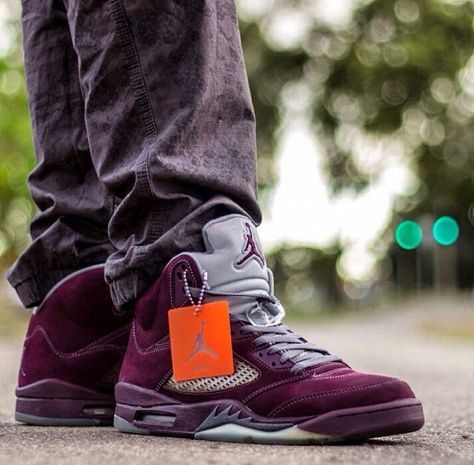 Air Jordan 5 burgundy. Jordan 5 Outfit, Burgundy Jordans, Burgundy Outfits, Burgundy Outfit, Jordan Shoes Retro, Popular Sneakers, Mens Fashion Inspiration, Air Jordan 5, Fresh Kicks