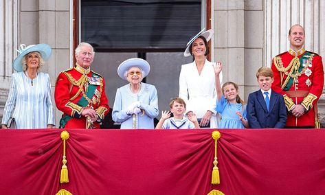 The Queen, 96, has celebrated her annual birthday, Trooping the Colour, with members of the royal family including Kate Middleton, Meghan Markle, Prince Harry and the Duchess of Cornwall Princesa Anne, Prinz George, Kate Und William, American Horror Stories, Prince William Et Kate, Herzogin Von Cambridge, William E Kate, Princesa Charlotte, Timothy Laurence