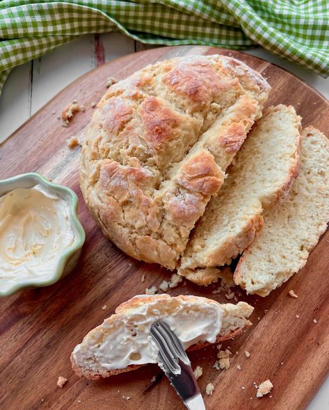 Dutch Oven Irish Soda Bread is an easy way to make quick bread without yeast or eggs. A cast iron dutch oven bakes this homemade bread perfectly, with a crispy crust on the outside and tender crumb on the inside. Oven Bakes, English Bread, Bread Without Yeast, Irish Bread, Dutch Oven Bread, Irish Soda Bread Recipe, Bread Oven, Artisan Bread Recipes, Irish Soda