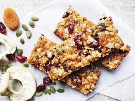 Healthy Muesli Bar Recipe, Expensive Lunch, Homemade Muesli Bars, Muesli Bar Recipe, Muesli Slice, Donna Hay Recipes, Peanut Butter Protein Bars, Weekend Food, Slice Recipe