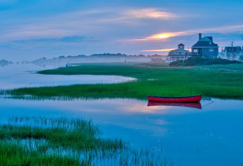 If you love beaches, seafood, and small-town charm, you can't go wrong with a trip to Maine's Biddeford Pool. Biddeford Pool Maine, Biddeford Maine, Maine Summer, Travel Maine, Salem Mass, Maine Trip, Winter Hike, Southern Maine, Waterfront Cottage