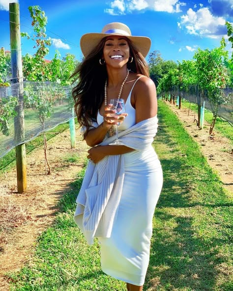 Cute Wine Tasting Outfits Winter, Winery Weekend Outfit, Winery Outfit Fall Wine Tasting Black Women, Spring Vineyard Outfit, Winery Outfit Black Women, Winery Outfit Summer Black Women, Wine Tasting Outfit Black Women, Winery Outfit Summer Dresses, Napa Valley Outfit Spring