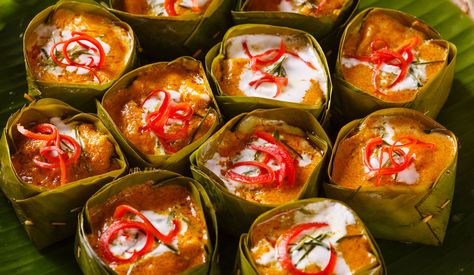 Cambodian Food: 10 Traditional Dishes You Should Eat - Rainforest Cruises Coconut Fish Curry, Canh Chua, Coconut Fish, Cambodian Food, Banana Blossom, Kaffir Lime Leaves, Beef Salad, Traditional Dishes, Fried Shallots