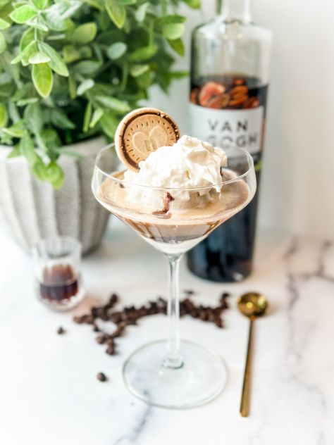 Espresso Martini Affogato, Espresso Vodka, Vanilla Gelato, Cocktail Recipes Tequila, Italian Desserts Traditional, Winter Cocktails Recipes, Espresso Martini Recipe, Italian Drinks, Espresso Martinis