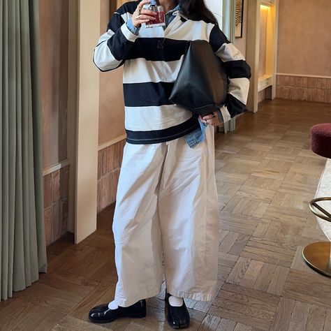 Arket barrell leg trousers, maison margeila tabis, rugby shirt styling, denim shirt, how to layer, layering outfits, outfit inspo Rugby Sweater Outfit, Rugby Polo Outfit, Rugby Shirt Outfit Women, Rugby Shirt Outfit, Rugby Sweater, Shirt Styling, Autumn Outfit Inspo, Polo Outfit, Outfit Reference