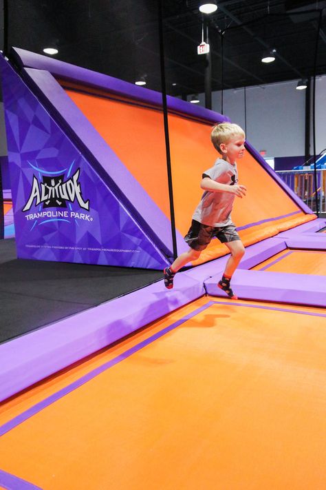 5 Reasons To Bring Your Kids to Altitude Trampoline Park | Jesse Coulter Blog #roundrocktx #sponsored #altituderoundrock Altitude Trampoline Park, Rock Birthday Party, Quotes About Children, Rock Birthday, Birthday Party Places, Diy Entertainment, Travel Home Decor, Play Ground, Trampoline Park