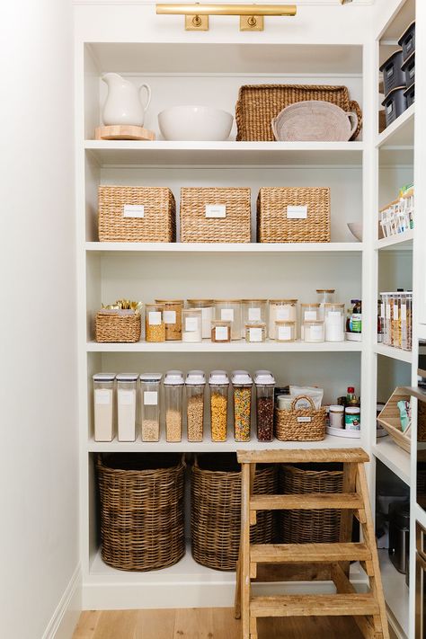 Pantry Design Diy, Pantry Makeover Ideas, Open Shelf Pantry, Chip Storage, Rental Diy, Home Decor Craft Ideas, Home Decor Diy Ideas, Pantry Renovation, Food Cupboard