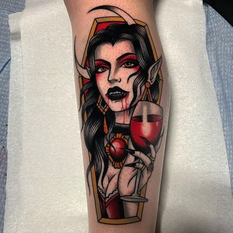 Lady Head Tattoo, Tattoo Art Drawings Sketches, Dracula Tattoo, Vampire Portrait, Round Tattoo, Vampire Tattoo, Head Tattoo, Traditional Tattoo Sleeve, Tattoo Stencil Outline