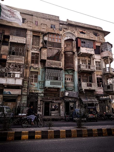 Old Karachi Pictures, Pakistan Street Aesthetic, Hyderabad Pakistan Snap, Karachi Aesthetic, Fantasy Frog, Pakistani Architecture, Vintage Pakistan, Travel Pakistan, Melanistic Animals