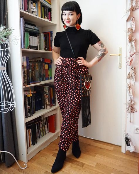 Midsize Grunge Outfits, Modest Grunge, Petite Curvy Fashion, Whimsigoth Style, Belted Trousers, Office Vintage, Business Casual Work, Stylish Work Attire, Work Clothing