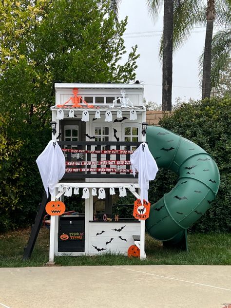 Diy Kidkraft Halloween playhouse! Halloween Playhouse, Two Story Playhouse, Fall Shirts Vinyl, Soup Night, Haunted House Diy, Kids Halloween Party, Shirts Vinyl, Halloween Decor Ideas, Toddler Halloween