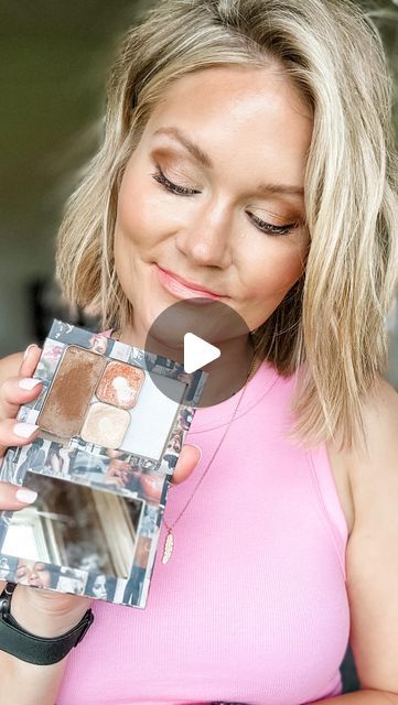 Beth Kohler on Instagram: "How about a Neapolitan eyeshadow look using cream bronzer as an eyeshadow??!!  Here’s what I used from SEINT Beauty: Bella Bronzer Drift eyeshadow Soul Mate eyeshadow Smudge brush Eyeshadow brush  Would you wear this look?  Comment NEAPOLITAN to snag this look!  PS… I still primed my eyes with my brightening highlight and vanilla dust setting powder. It’s just how I roll for a good eyeshadow look.  #mymakeup #summermakeup #summermakeuplook #neapolitaneyeshadowpalette #easyeyelook #mommakeup #easymakeuplook #mystyle #momstyle" Makeup For Moms, Summer Makeup Looks, Makeup Mistakes, Best Eyeshadow, Simple Makeup Looks, Eye Shadow Palette, Contouring And Highlighting, Eyeshadow Brushes, Setting Powder