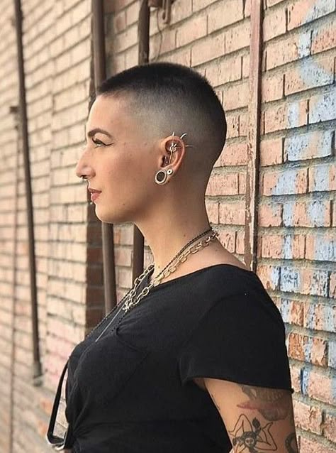 Crew Cut Haircut, Shaved Hair Women, Flat Top Haircut, Buzz Cut Hairstyles, Crop Haircut, Short Shaved Hairstyles, Girls Short Haircuts, Short Haircut Styles, Woman Shaving