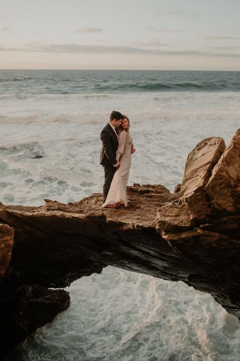 Engagement Photos Big Sur, Big Sur Elopement Photography, Big Sur Photoshoot, Big Sur Engagement Photos, Ocean Poses, Prenup Poses, Portugal Elopement, Engagement Photography Tips, Pre Wedding Praia