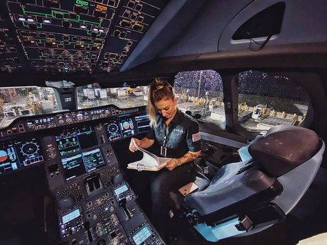 5,718 Me gusta, 24 comentarios - For more; Follow us! (@aircraftmaintenancengineer) en Instagram: "When your head hits the pillow tonight (in my case this morning), remind yourself that you’ve done…" Piolet Women Aesthetic, Lady Pilot Aesthetic, Pilot Lifestyle, Pilot Life, Pilot Career, Aviation Quotes, Aviation Education, Jet Privé, Atlanta Usa