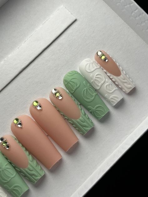 Sweater Nail Designs Fall, Summer And Fall Nails, Textured Nail Designs, Sweater Nails Fall, Sage Green Nail Designs, Fall Sweater Nails, Textured Nails, Nail Noel, 3d Pumpkin