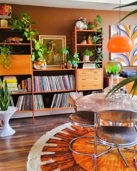 70s Living Room 1970s Interior, Living Room 70s, 1970s Living Room, 1970s Interior Design, 70s Living Room, Vintage Living Room Decor, 60s Interior, 70s Interior Design, Retro Colours