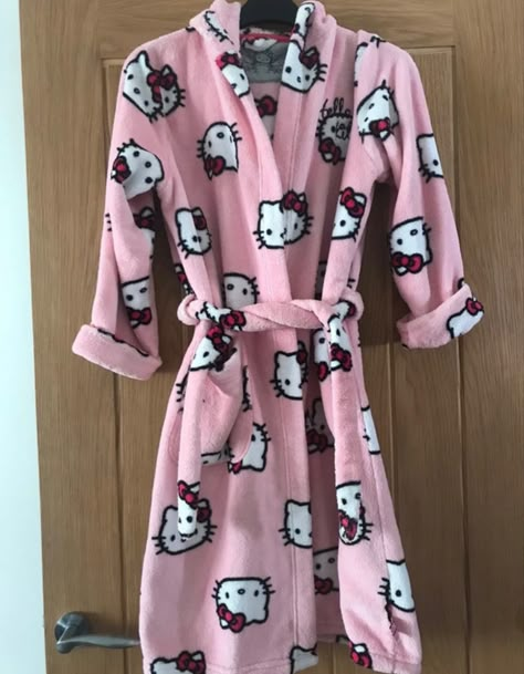 Sanrio Clothes, Hello Kitty Gifts, Stunning Prom Dresses, Kitty Clothes, Hello Kitty Accessories, Hello Kitty Clothes, Wardrobe Makeover, Cute Pjs, Baby Girl Dolls