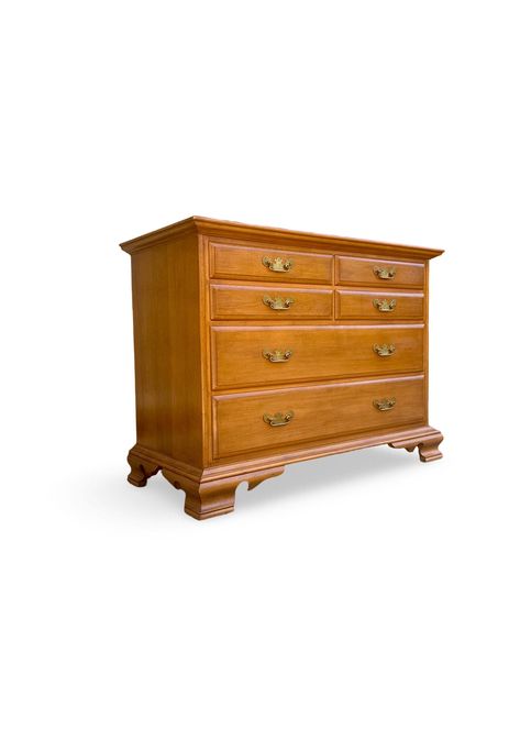 This vintage Early American solid maple chest/dresser, made by Conant Ball Furniture Makers in the early 20th century, is a beautifully crafted piece that embodies classic colonial charm and exceptional craftsmanship.   Marked "No. 12 Ancestor" Design Solid Maple Construction(VERY HEAVY) Six smooth-opening dovetailed drawers-traditional brass pulls. This piece showcases a rich, natural warm wood grain, built to stand the test of time.  Perfect addition to colonial, farmhouse, or traditional interiors. Condition:  Excellent Vintage Condition with very minor imperfections present. Light surface scratches may be seen in a certain light but overall, a beautiful finish!  Interior Drawers- very clean and in excellent condition.   Brass Pulls- show some signs wear and use.   Measures: 46" L x 20" Early American Style, Colonial Farmhouse, Chest Dresser, Brass Pulls, Furniture Maker, Traditional Interior, Early American, Large Furniture, Early 20th Century