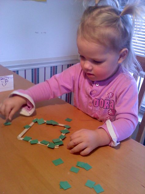 Square Activities For Preschool Crafts, Learning Squares Preschool, Square Shape Crafts For Preschool, Square Activity For Preschool, Square Art Preschool, Square Art For Toddlers, Square Activity Preschool, Square Shape Activities For Toddlers, Preschool Square Activities