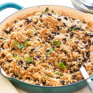 Vegetarian Beans, Vegetarian Rice Dishes, Black Beans Rice, African Meals, Rice And Beans Recipe, Black Beans And Rice, Black Bean Recipes, Rice Dinner, Rice And Beans