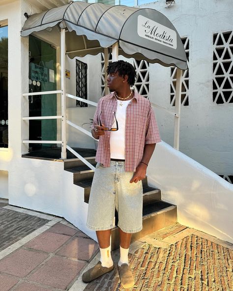 summer feeling Summer Fits Streetwear, Streetwear Aesthetic Outfits, Summer Y2k Outfits, Europe Summer Outfits, Beach Outfit Men, Fits Streetwear, Mens Shorts Outfits, Streetwear Inspo, Mens Summer Outfits