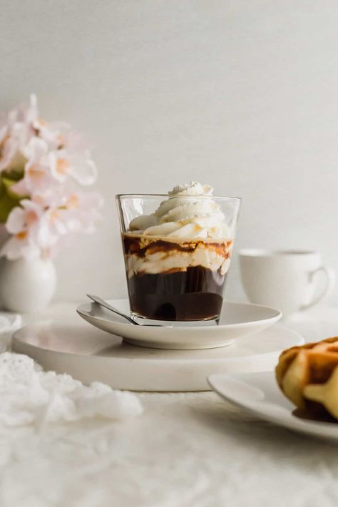 Espresso Con Panna, Easy Espresso, Espresso Recipe, Affogato Coffee, Baking Lessons, Coffee Presentation, Espresso Cafe, Coffee Collection, Egg Coffee