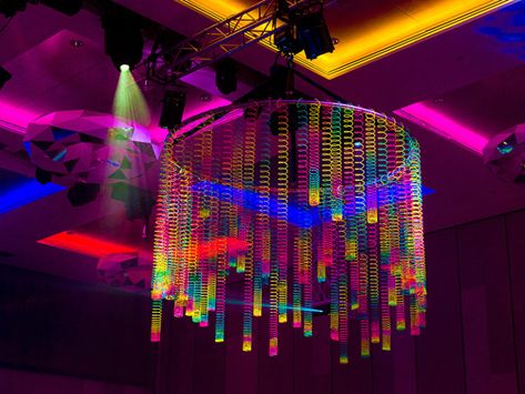 EVENT: Back to the 80s - W Events Group 80s Event Decor, Neon Disco Party Decorations, Future Themed Party, 80s Decorations Party, 80s Party Decorations For Adults, 80s Backdrop, 80s Themed Party, Neon Decorations, 80s Deco