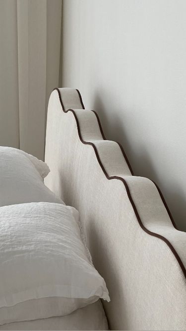 Fabric Headboard Design, Wavy Bed Frame, Soft Bedframes, Interesting Headboards, Headboard Design Luxury, Aesthetic Headboard, Curvy Headboard, Fabric Bedhead, Wavy Headboard