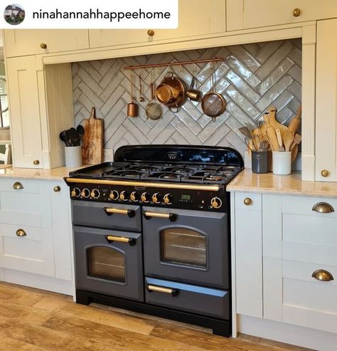 Country Kitchen Range Cooker, Rangemaster Cooker Kitchen, Gas Cooker Kitchen Design, Range Master Cooker Kitchen, Kitchen With Range Cooker, Rangemaster Cooker, Range Cooker Kitchen, New Kitchen Inspiration, France House