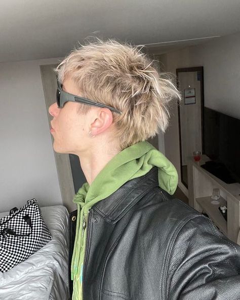 Draco Malfoy Harry Potter, Malfoy Harry Potter, Evan Rosier, Bleached Hair Men, Men Blonde Hair, Mens Haircuts Short Hair, Wellness Clinic, Hair Inspiration Short, Punk Hair