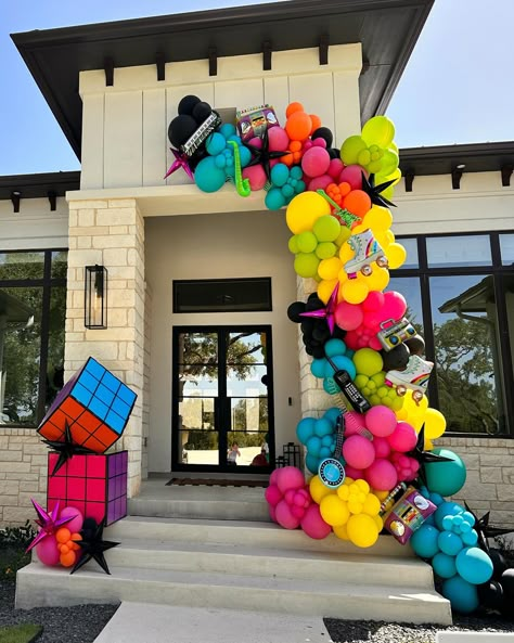 PARTY TIME 🪩🎤🛼. | Instagram 80s Theme Decorations, 90s Party Ideas, 80s 90s Party, 80s Party Decorations, Backyard Party Ideas, 2023 Party, 90s Theme Party, Los 90s, Balloons Decor