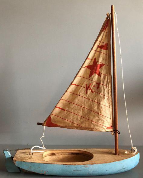 Walnut Shell Crafts, Cardboard Boat, Sailing Decor, Pvc Ceiling Design, Driftwood Diy, Appartment Decor, Toy Boats, Small Sailboats, Boating Gifts