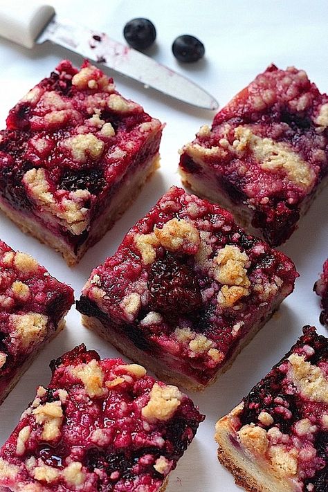 You're going to love these easy and delicious Triple Berry Pie Bars! Berry Pie Bars, Blackberry Bars, Fun Bars, Triple Berry Pie, Mix Berry, Bar Desserts, Baker By Nature, Thanksgiving Week, Berry Pie