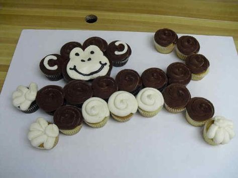 Cute monkey cupcake pull apart cake - source unknown Monkey Cupcake Cake, Pull Apart Cupcake, Monkey Cupcakes, Cupcakes Bakery, Pull Apart Cupcake Cake, Pull Apart Cake, Monkey Cake, Cake Wrecks, Pull Apart Cupcakes