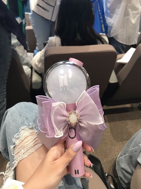 Bts Lightstick Decoration, Lightstick Ribbon, Lightstick Ideas, Lilac Glitter, Decorating With Sticks, Christmas Poses, Cute Ribbon, Light Stick, Bts Concert