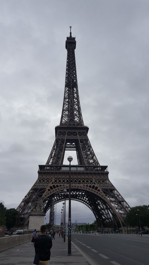 Torre Eiffel Paris, Captain America Wallpaper, Paris Vibes, Parisian Vibes, Paris Pictures, Dark Paradise, Emotional Photography, Living In Paris, Paris Love