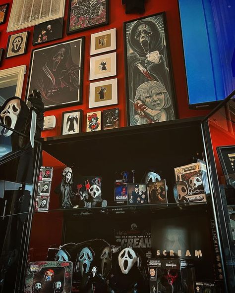 Horror Room Ideas, Horror Bedroom, Horror Movie Collection, Horror Room, Horror Merch, Horror Decor, Spooky House, Dark Home Decor, Retro Diner