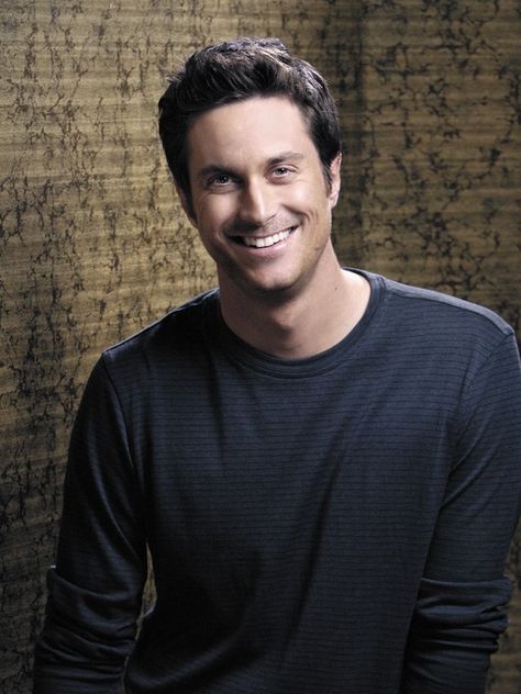 Oliver Hudson as Adam from "Rules of Engagement" Oliver Hudson, Rules Of Engagement, Hottest Male Celebrities, How I Met Your Mother, Famous Men, Book Tv, People Of The World, Famous Faces, Hottest Celebrities