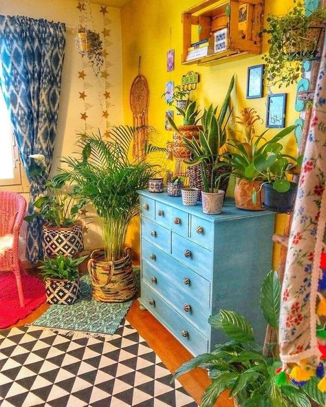 Bohemian Style Living, Adventure Room, Bohemian Style Home, Hippie Homes, Deco Studio, Bohemian House, Hippie Home Decor, Deco Boheme, Bohemian Interior