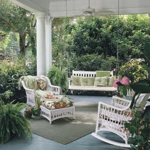 Eye For Design: Decorating With Antique White Wicker White Wicker Patio Furniture, Grey Gardens House, Coastal Porch, British Colonial Furniture, Painting Wicker, White Wicker Chair, Painting Wicker Furniture, White Wicker Furniture, White Pergola