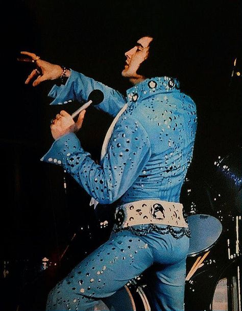 Elvis In Blue, Elvis Aesthetic, Elvis On Tour, Elvis Presley Concerts, Elvis Presley Priscilla, Elvis Jumpsuits, Elvis In Concert, Elvis Presley Pictures, King Of Music