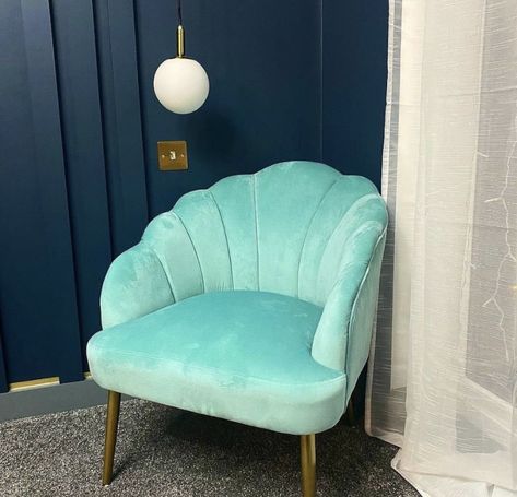 Inspired mermaid light turquoise chair, perfect for a living room Fluffy Chair, Mermaid Light, Art Deco Miami, Turquoise Chair, Miami House, Miami Art Deco, Disney House, Miami Houses, Beach Bathroom